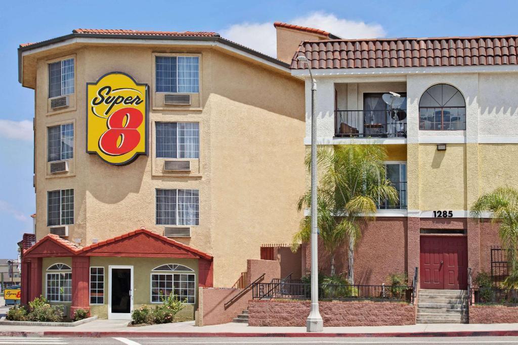 Super 8 By Wyndham Newport News